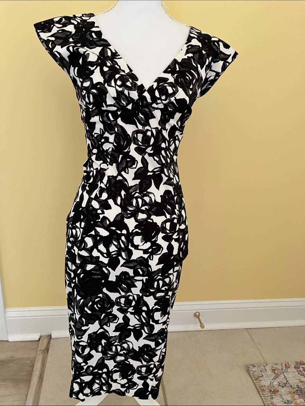 Vintage Samantha Sung Bali Hand Painted Floral Sheath Dress Black Ivory